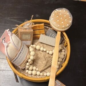 Natural Spa Gift Basket with Exfoliating Brush